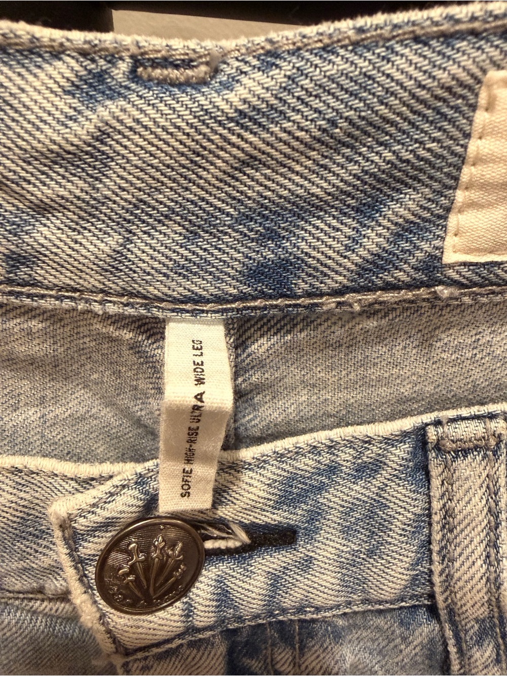 Light Wash Jeans - Sophie - Picture 4 of 4